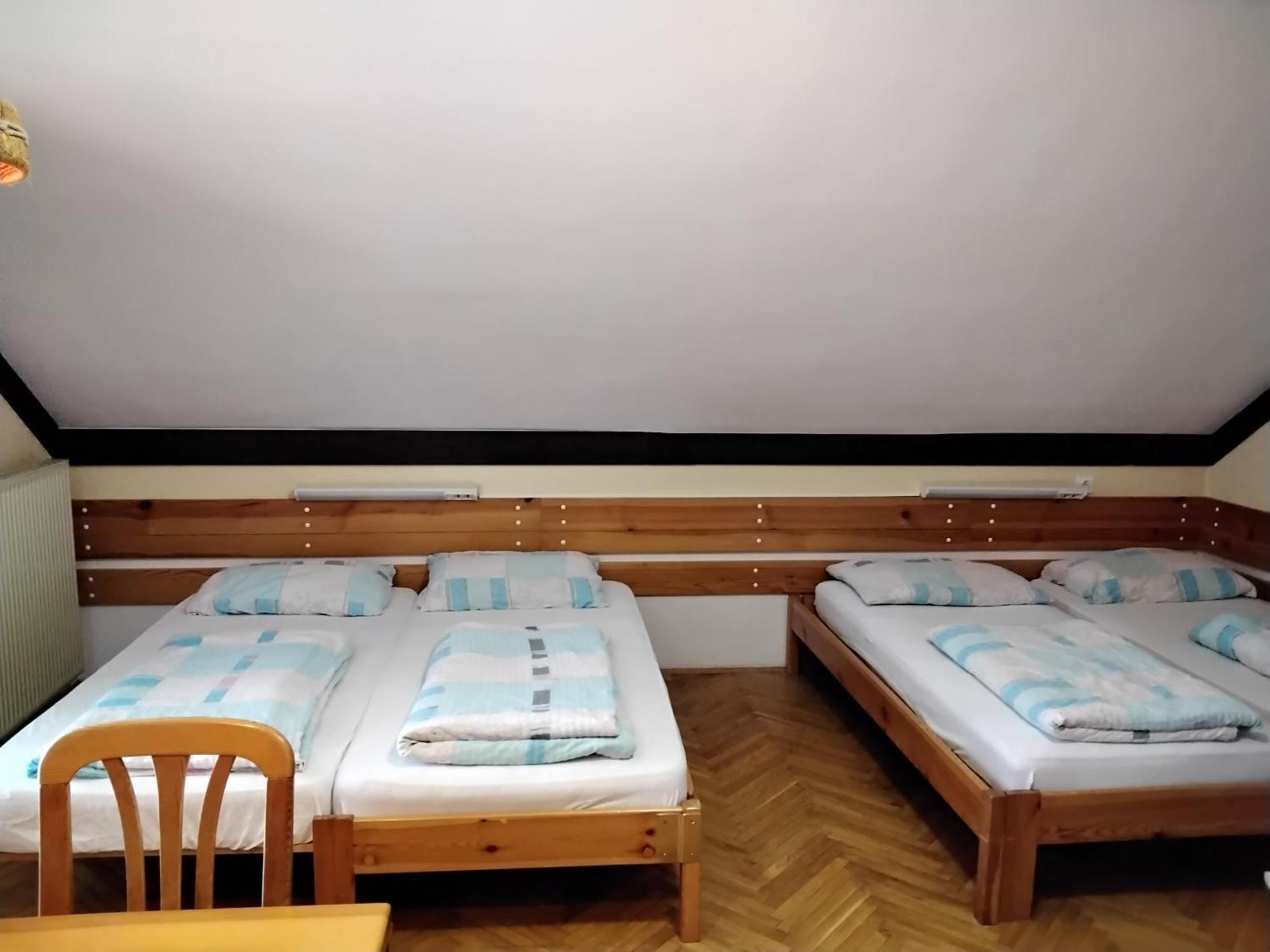 Accommodation And Restaurant Tia 서클리예나고렌스켐 외부 사진