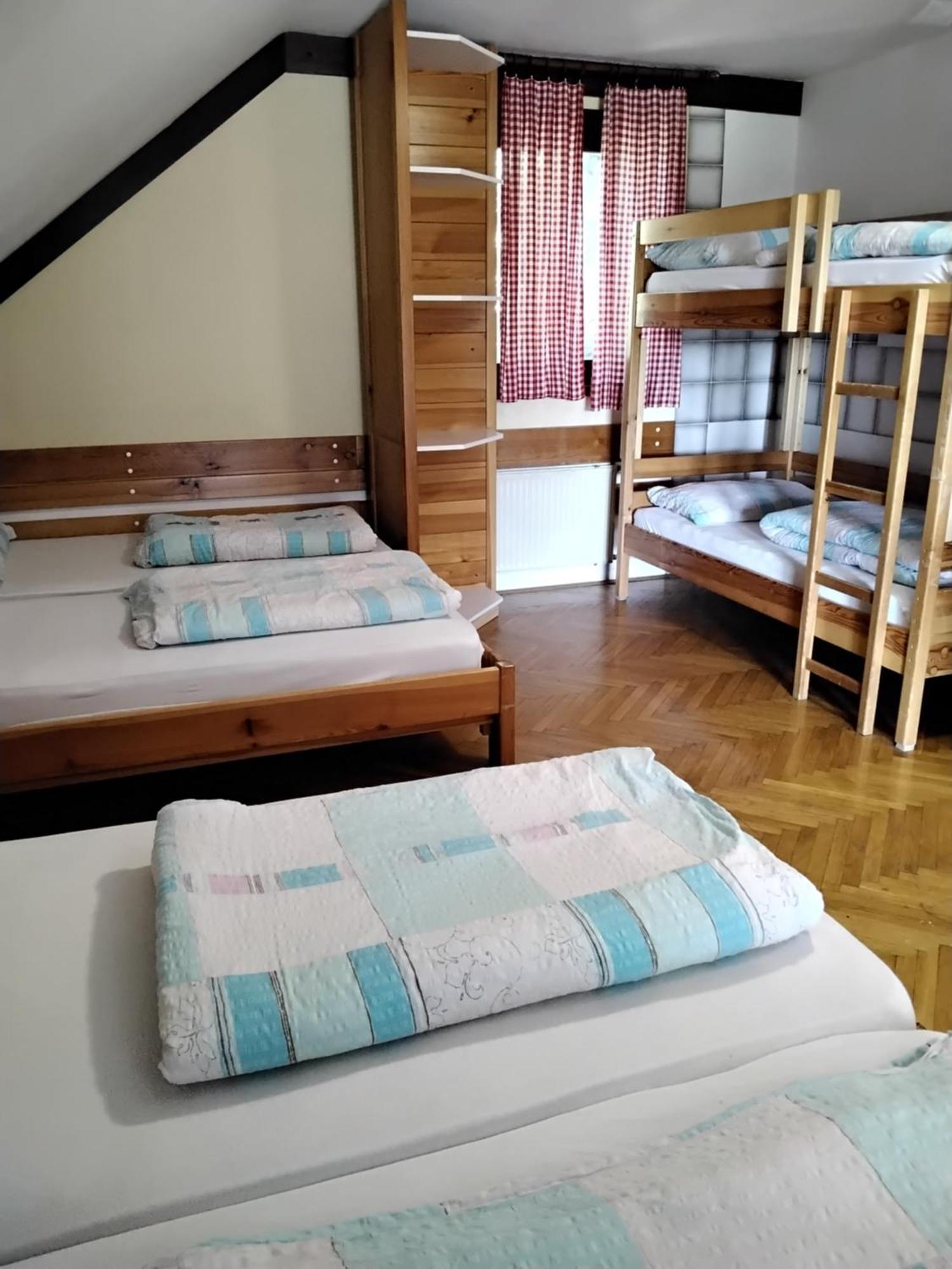 Accommodation And Restaurant Tia 서클리예나고렌스켐 외부 사진